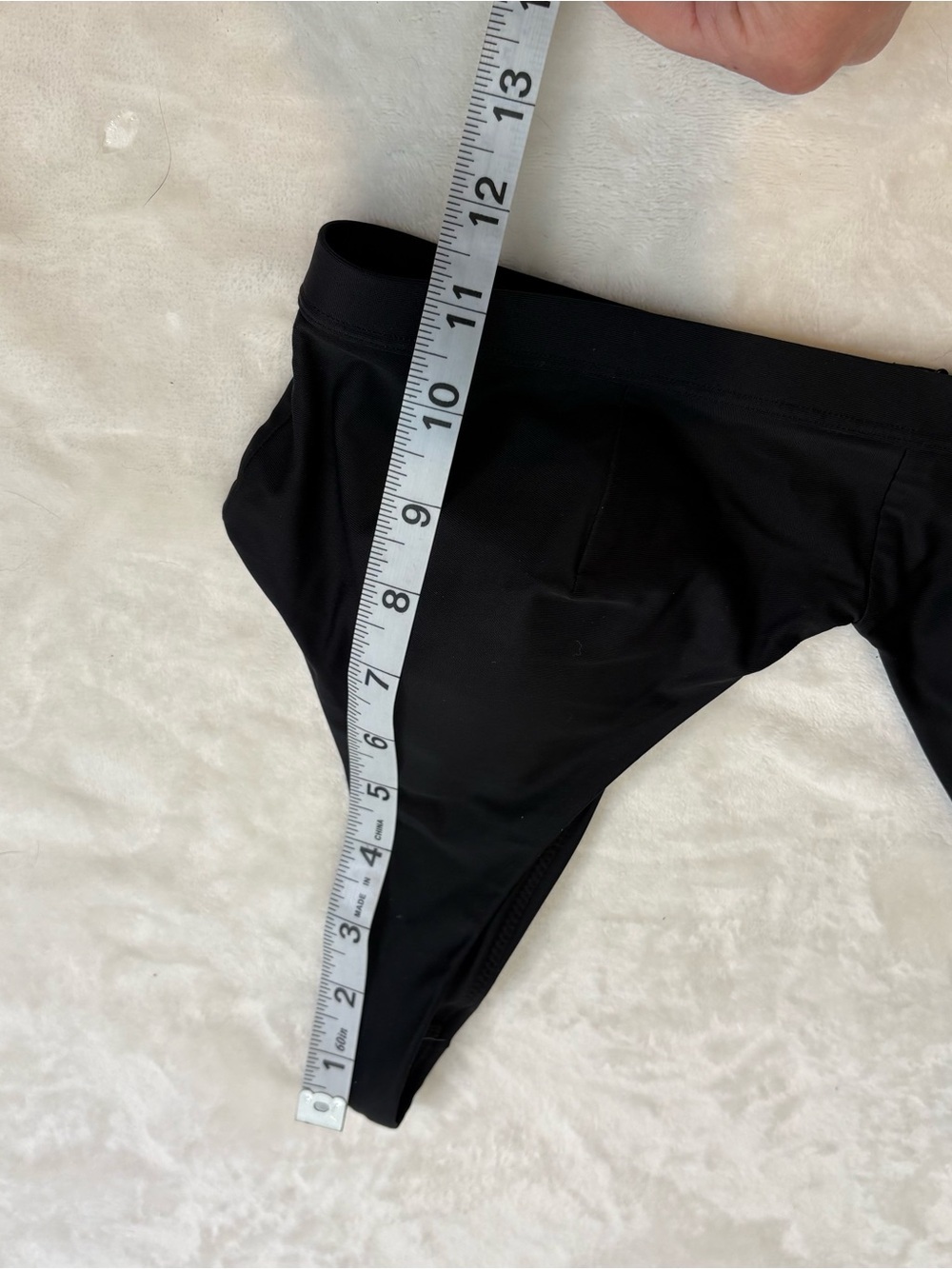 Lululemon Swim Black Bikini Top Size 6 removable cups - Picture 6 of 6